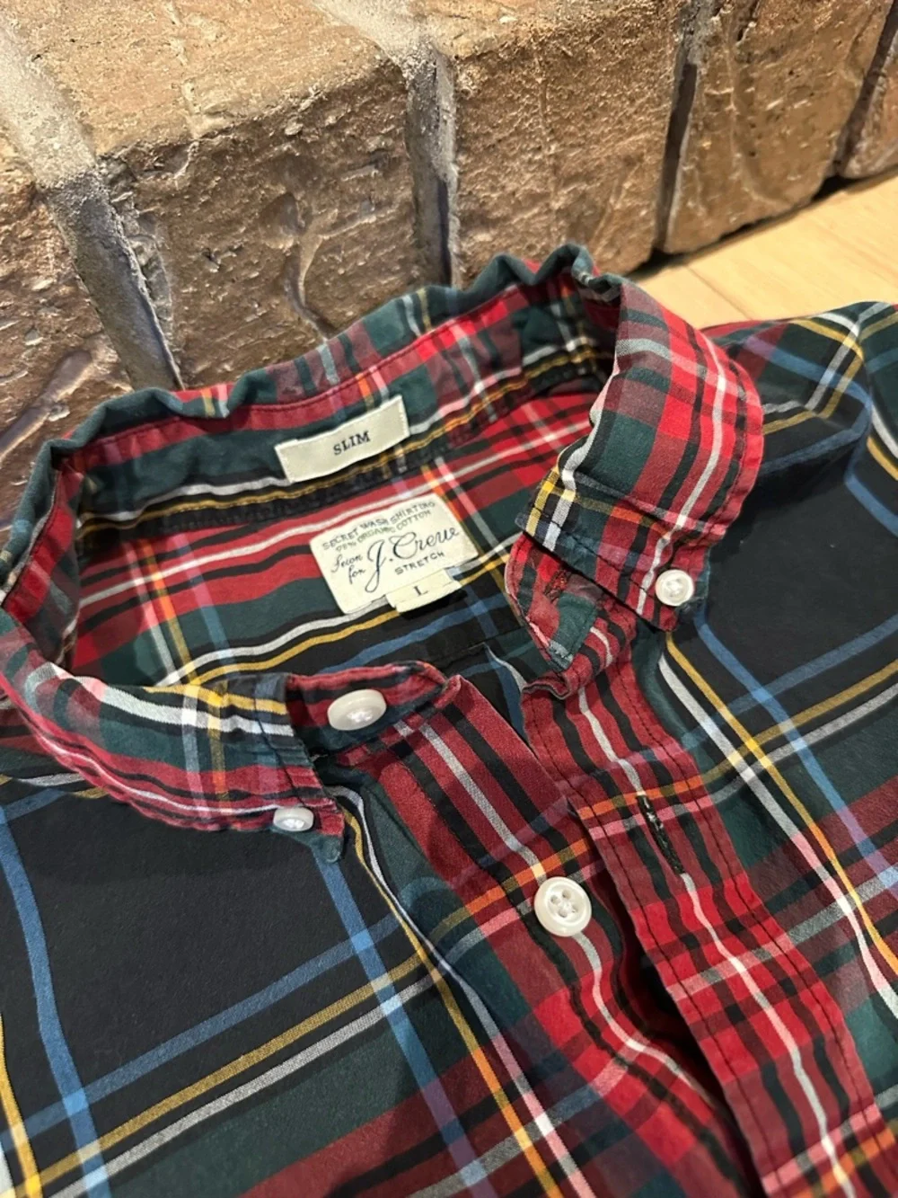 J Crew Mens Red & Navy Plaid Button-Down Shirt. Slim size Large
